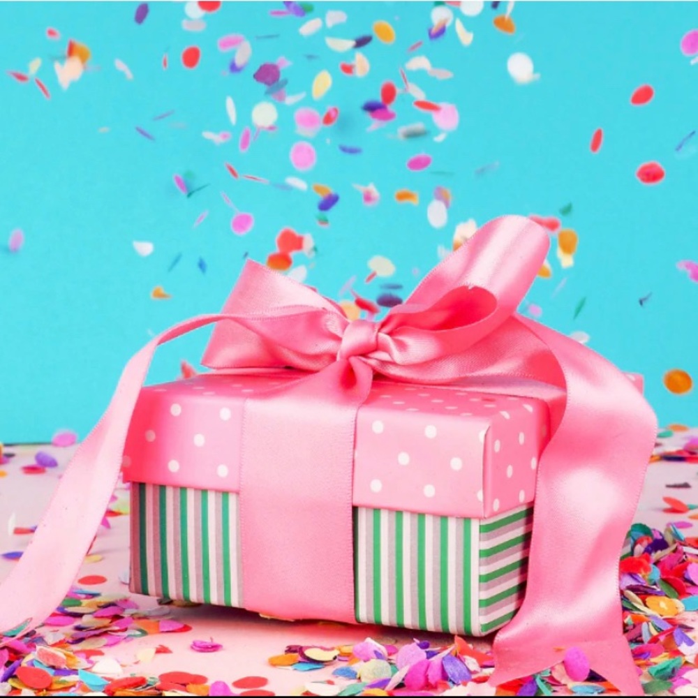 FREE SHIPPING! SURPRISE BOX!! A Mix Of TEN adorable tops size M-L! *GREAT DEAL!*